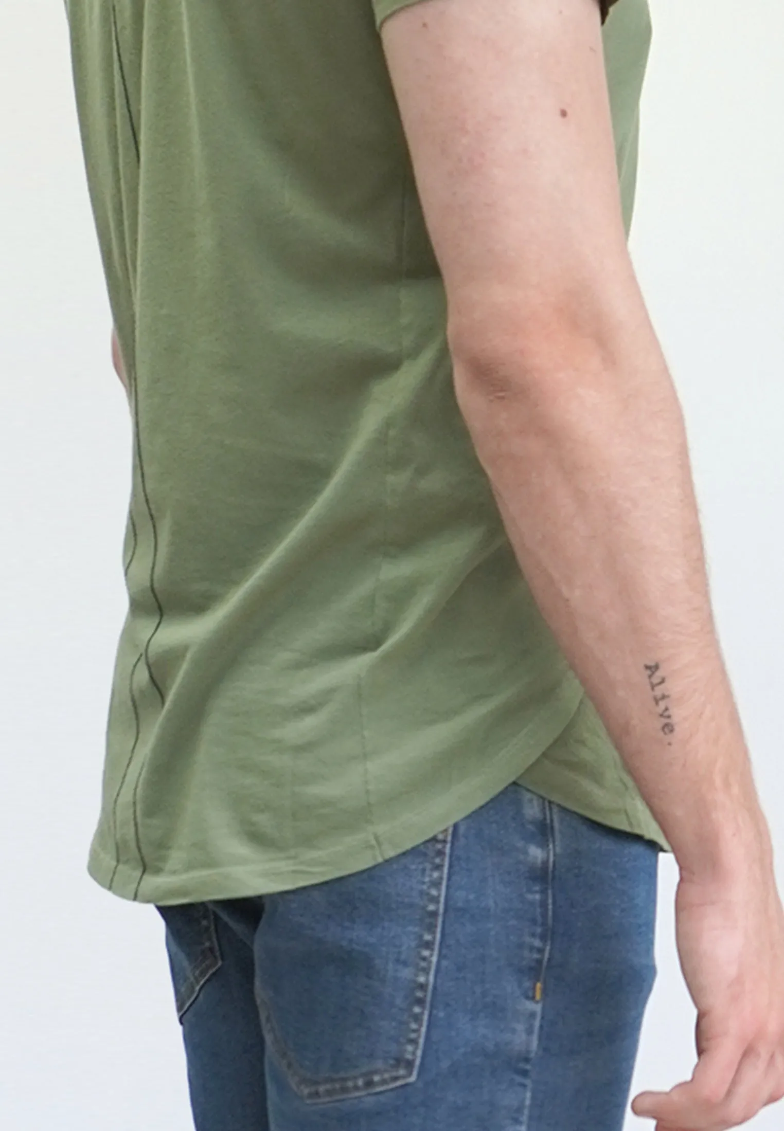 ESSENTIAL SWAG CURVED HEM DARK OLIVE T-SHIRT