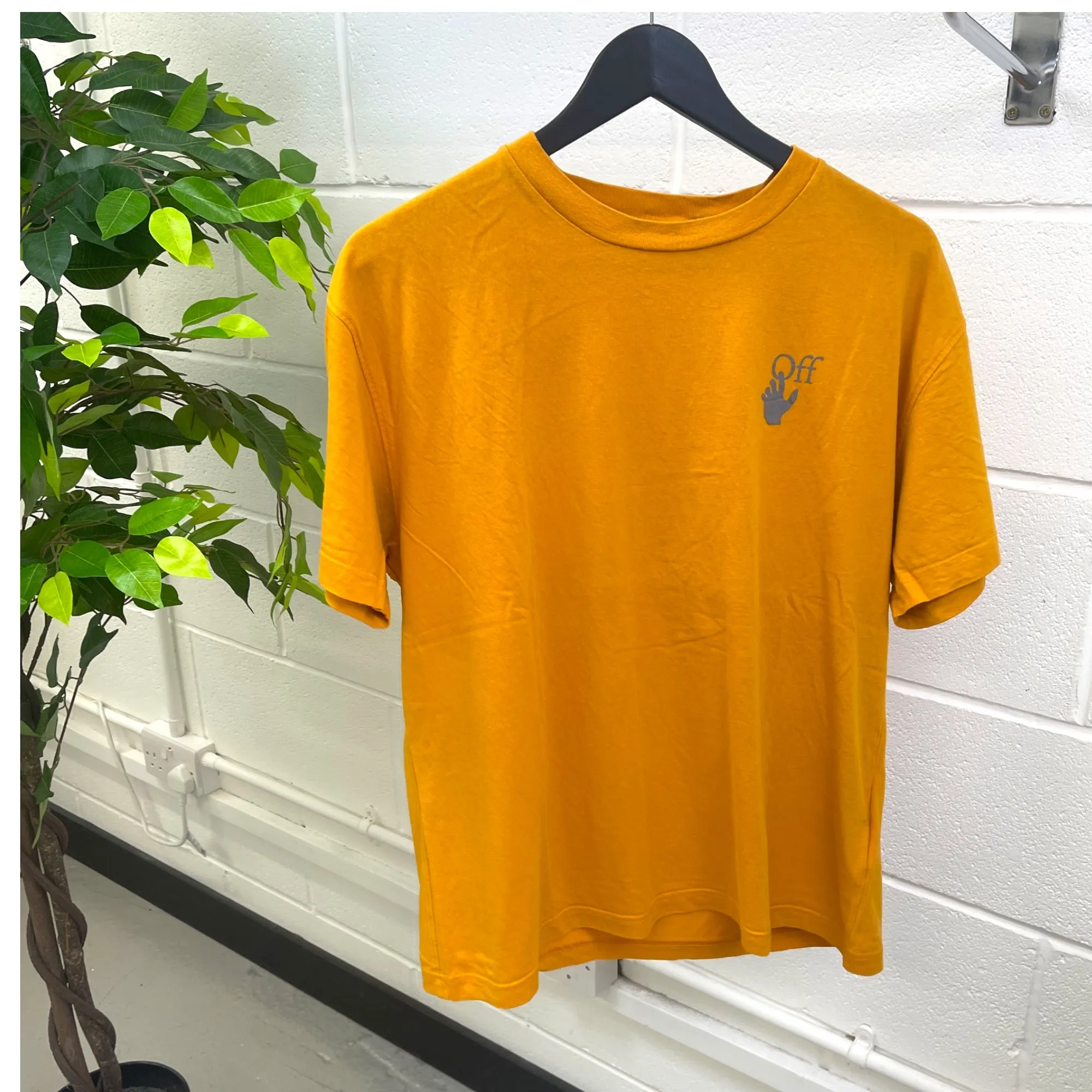 Men's Arrow Logo T-Shirt Orange Size L